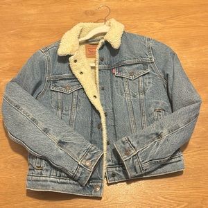 Levi’s original Sherpa trucker jacket women’s small in divided blue